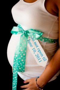 Source: http://happyhomefairy.com/2013/07/06/30-creative-ways-to-announce-pregnancy/